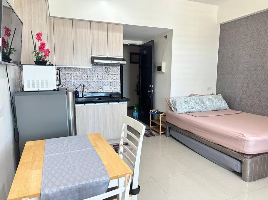 5-guest Seaview Flat Near Ayala Wi-fi Pool Apartment