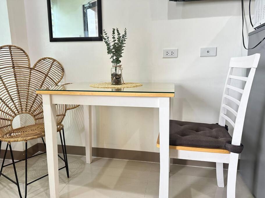 5-guest Seaview Flat Near Ayala Wi-fi Pool *