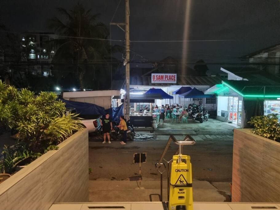5-guest Seaview Flat Near Ayala Wi-fi Pool Cebu