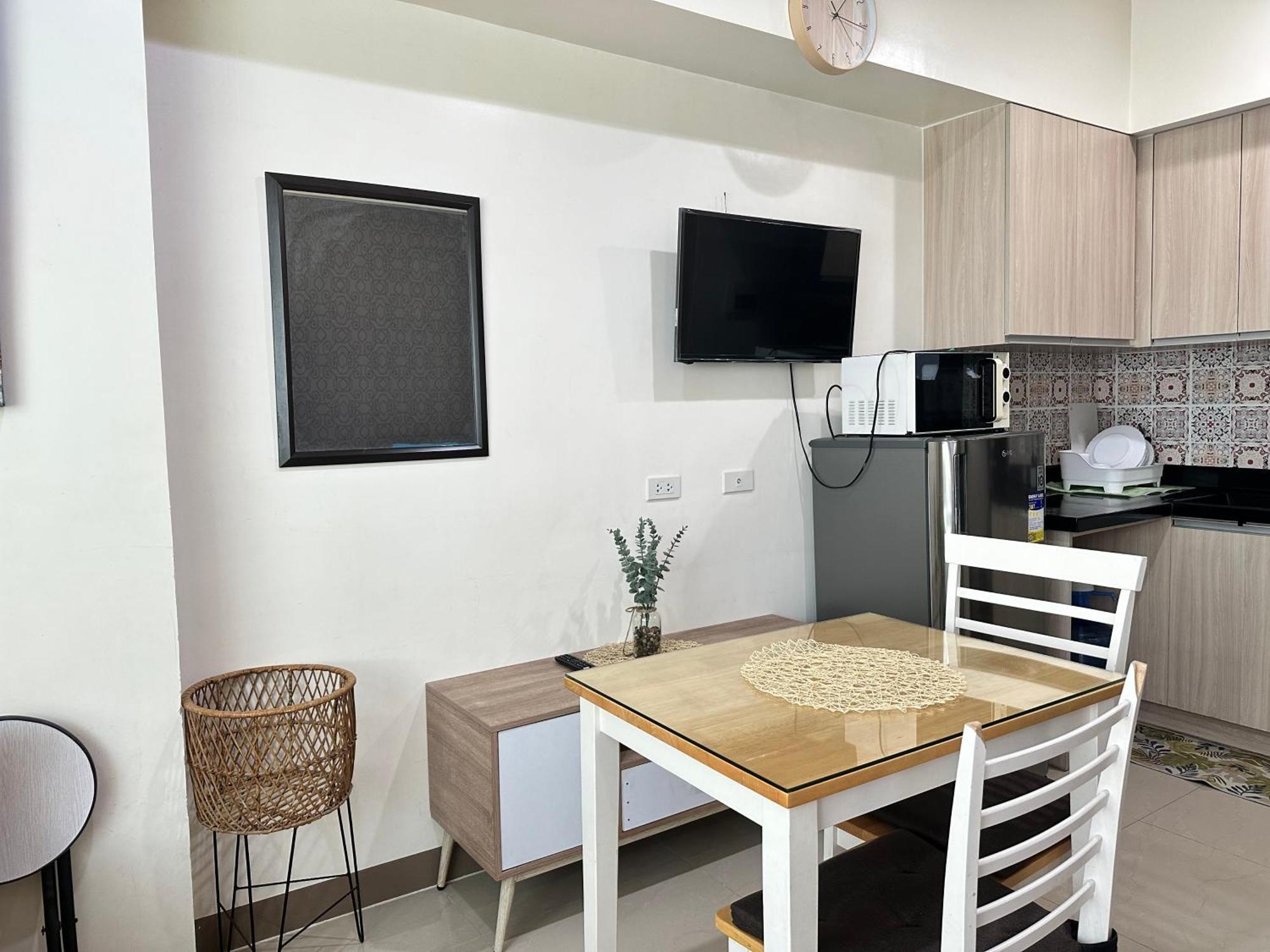 5-guest Seaview Flat Near Ayala Wi-fi Pool Cebu